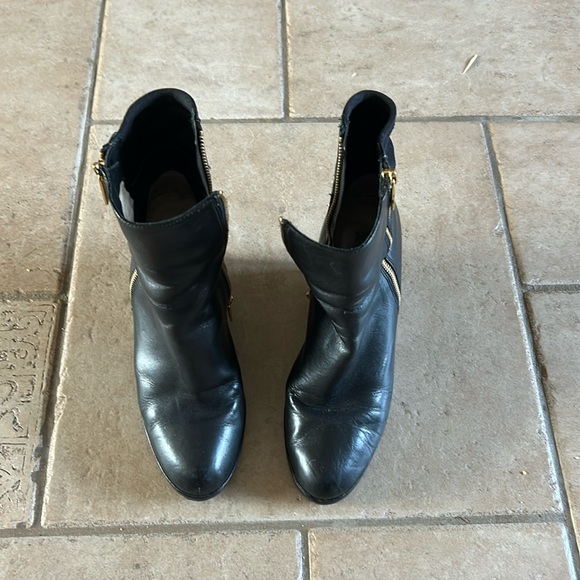 Women’s blackck Michael Kors wedge booties
Size 7M
Like new - Picture 2 of 6